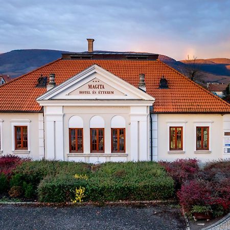 Magita Hotel Basko 외부 사진