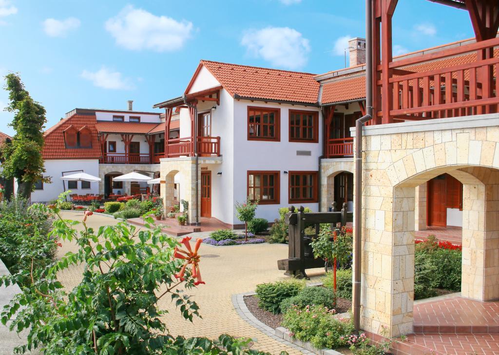 Magita Hotel Basko 외부 사진